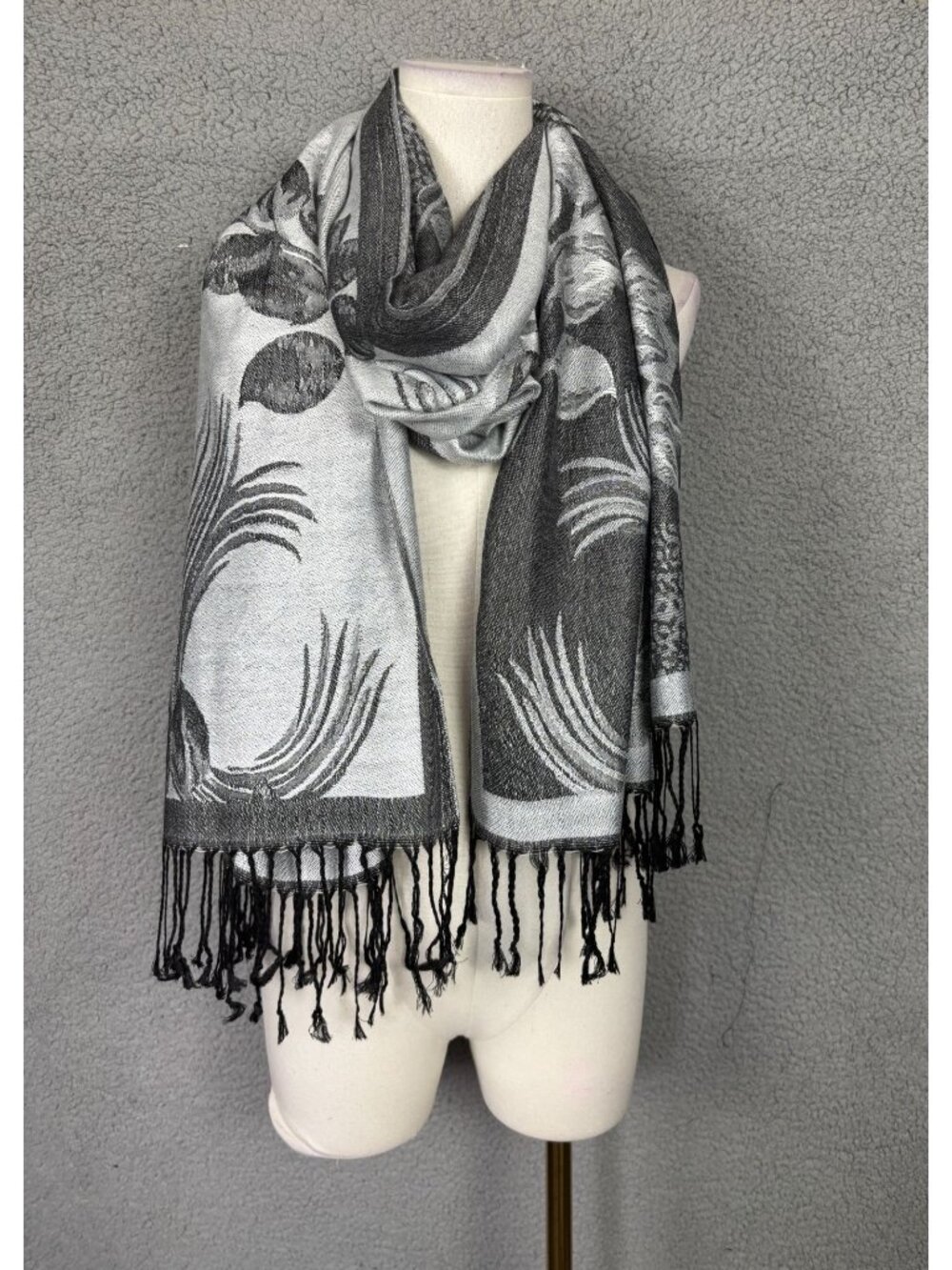 Sakkas Women's Soft Reversible Woven Pashmina Scarf/Wrap Gray/Black OS NWOT's.